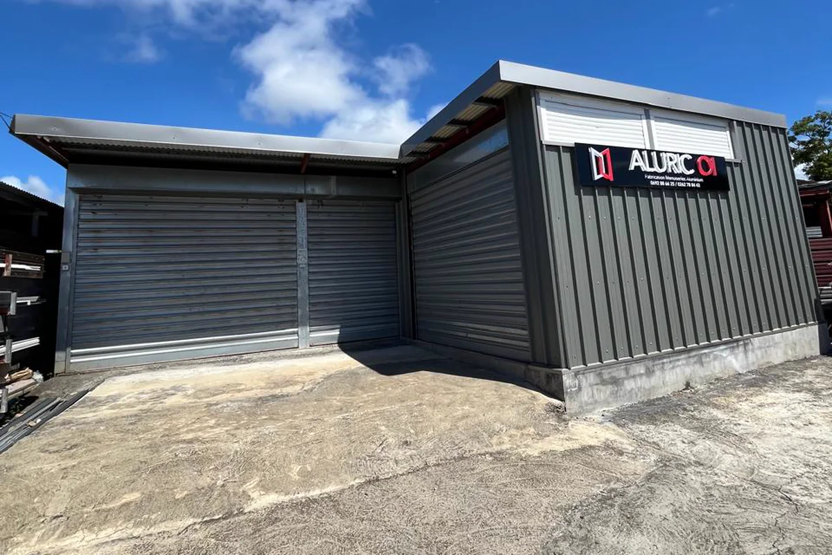 L'atelier Aluric OI à Saint-André, enseigne en façade
